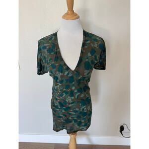 Monrow Women's V Neck T-shirt Green Print Size M